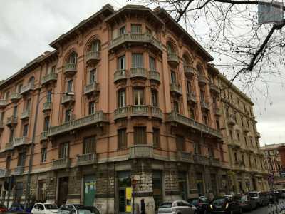 Palazzo Dioguardi-Durante, costruito nel 1926 in piazza Eroi del Mare, risente ancora in parte di influenze d�co, ma il trattamento di superfici e volumi comincia a diventare pi� unitario e geometrico e l�apparato scultoreo si riduce a due bassorilievi ai lati dell�ingresso principale